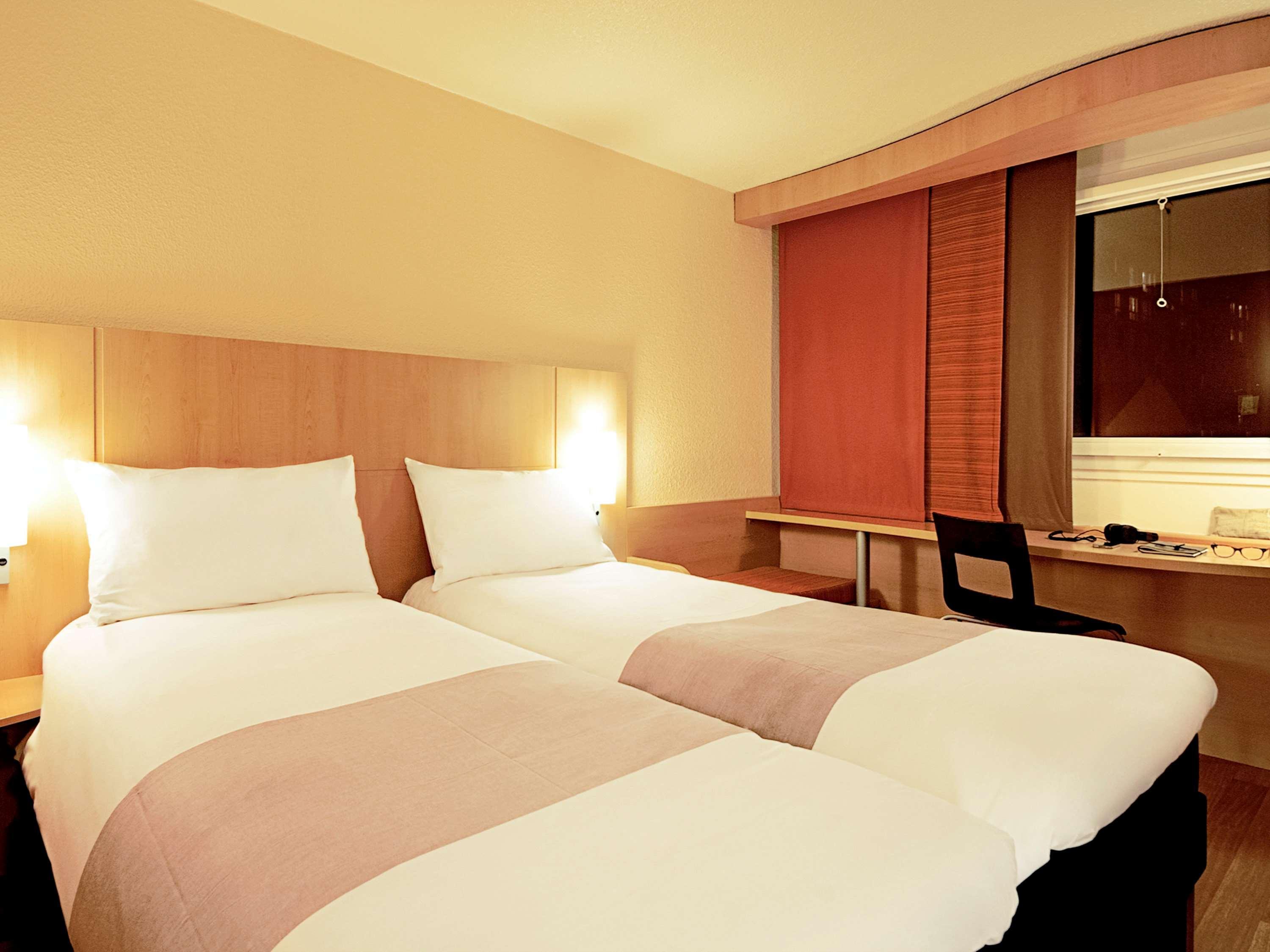 Ibis Charleroi Centre Gare Hotel Bagian luar foto